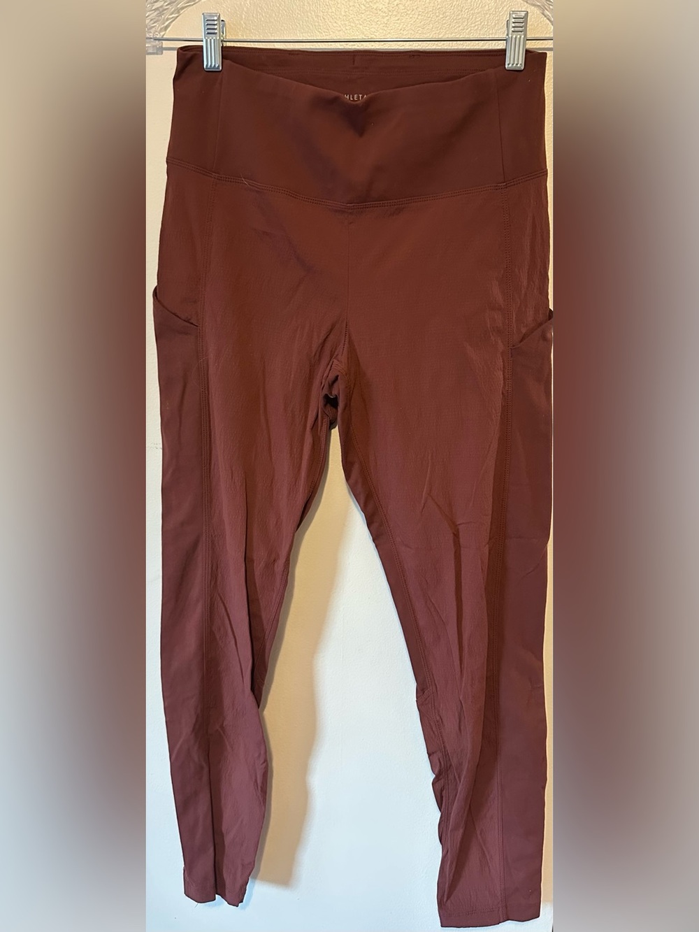 Athleta Trekke Hybrid Crop Tight in Deep Maroon